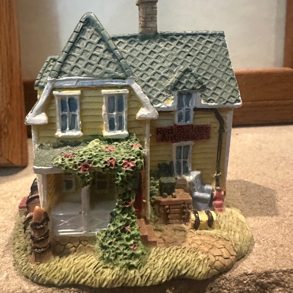 BERGMAN'S CLOCK SHOP: Liberty Square miniature home